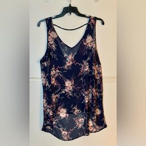 Torrid Woman’s Floral Sleeveless Navy Top. Size 2X